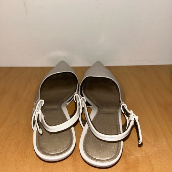 White kitten heel pointed toe shoe - Picture 2 of 5